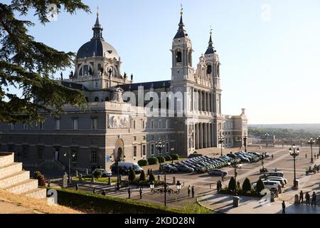 Last Sunday, Real Madrid FC returned to the tradition of offering the cups  won to Our Lady of Almudena at Madrid's cathedral, which was halted due to  COVID. You can see the