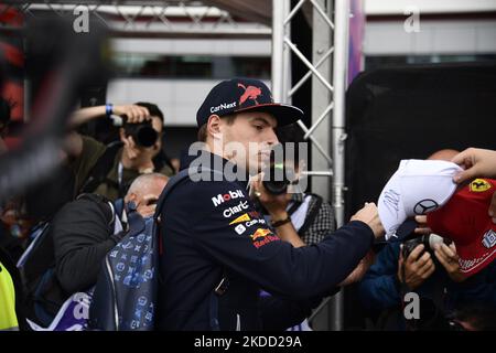 Max Verstappen of the Netherlands and Oracle Red Bull during practice ahead of the F1 Grand Prix of Great Britain at Silverstone on July 1, 2022 in Northampton, United Kingdom. (Photo by Jose Breton/Pics Action/NurPhoto) Stock Photo