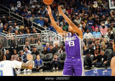 Sacramento Kings forward Keegan Murray (13) dunks against Los Angeles  Lakers forward Wenyen Gabriel (35) during