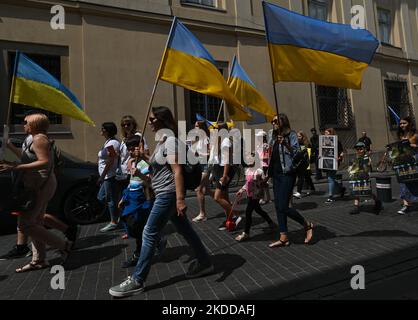 Ukrainians living in Krakow seen during their 134th day of the 'NATO Close The Sky' protest on their way to the US consulate in Krakow. On Thursday, July 07, 2022, in Main Market Square, Krakow, Poland. (Photo by Artur Widak/NurPhoto) Stock Photo