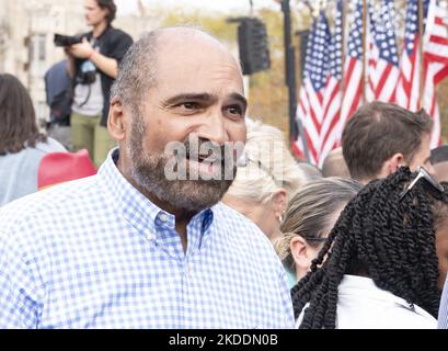 Pittsburgh Steelers Hall of Fame running back Franco Harris twirls a Terrible  Towel during a ce …