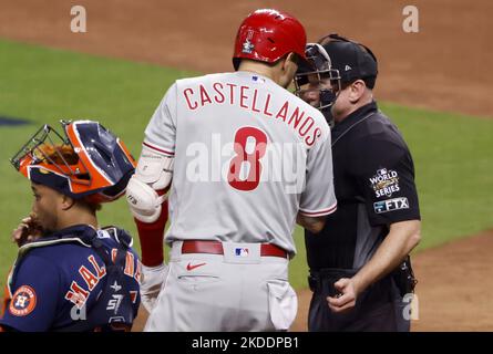 Photo: Umpire Lance Barksdale Give St. Louis Cardinals Catcher