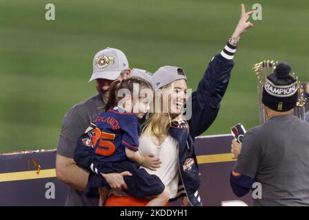 Kate Upton celebrates Justin Verlander before Astros-Phillies Game 1