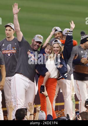 The Houston Astros' Justin Verlander and his wife Kate Upton celebrate ...