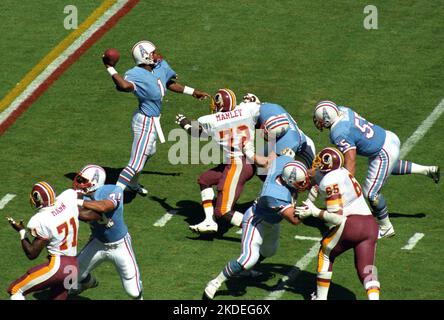 Former Houston Oilers quarterback Warren Moon acknowledges the crowd as his  number is retired by the Tennessee Titans on Sunday, Oct. 1, 2006 in  Nashville, Tenn. Moon, the fourth leading passer in