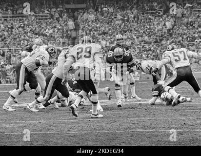 Dallas Cowboys Tony Dorsett (33) takes handoff from quarterback Roger  Staubach (12) game against the Pittsburgh Steelers shown in 1977. Dorsett,  the Heisman Trophy winner who sprinted his way into a select