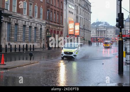 London, UK. 06th Nov, 2022. - [ ] Heavy rain causes flooding in Whitehall. A sudden heavy shower has left Whitehall running like a river rather than a road. Vehicles are having to slow down a swerve to avoid the deep puddles. Credit: graham mitchell/Alamy Live News Credit: graham mitchell/Alamy Live News Stock Photo