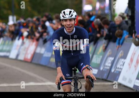 French Leo Bisiaux celebrates as he crosses the finish line to win the junior men race at the European Championships cyclocross cycling, Sunday 06 November 2022, in Namur, Belgium. BELGA PHOTO DAVID PINTENS Stock Photo