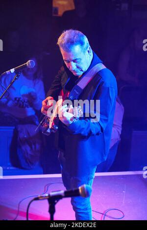 Eddie Lundon of China Crisis performing at The Acapela Studios in Pentyrch, Cardiff, November 2022 Stock Photo