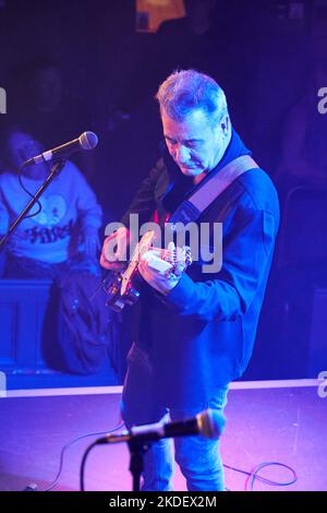 Eddie Lundon of China Crisis performing at The Acapela Studios in Pentyrch, Cardiff, November 2022 Stock Photo