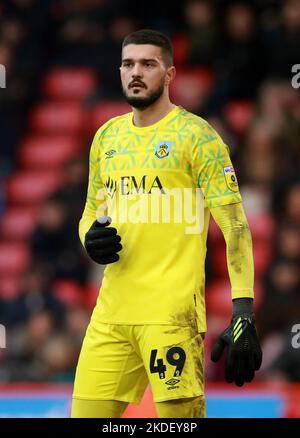 Sheffield, England, 5th November 2022. Andre Brooks is embraced by ...