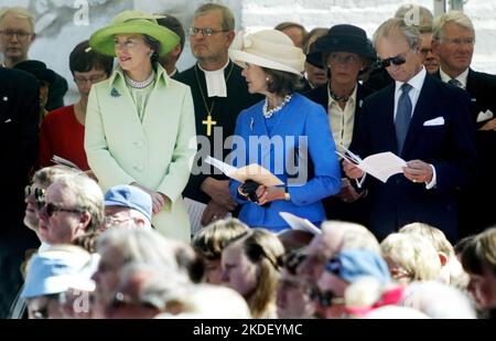 On Sunday, the 700th anniversary of St. Birgitta's birth was celebrated. Here a Catholic ceremony at Borggården at Vadstena Castle, which five thousand people visited. In the picture: The Swedish royal couple, Queen Silvia and King Carl XVI Gustaf, at Borggården and to the left are Princess Benedikte and Bishop Martin Lind Stock Photo