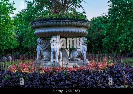 LONDON, GREAT BRITAIN - MAY 17, 2014: This is a flower bed in the Regent's Park. Stock Photo