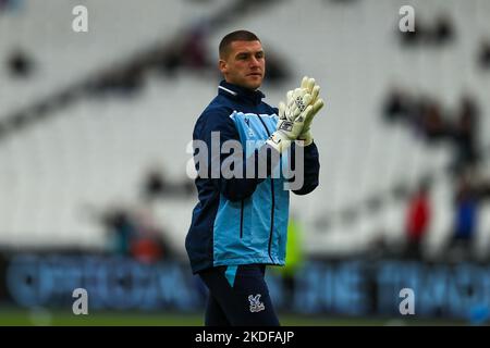 London Stadium, London, UK. 6th Nov, 2022. Premier League football West Ham versus Crystal Palace; goalkeeper Sam Johnstone of Crystal Palace thanking the fans as he comes out to warm up ahead of kick-off Credit: Action Plus Sports/Alamy Live News Stock Photo