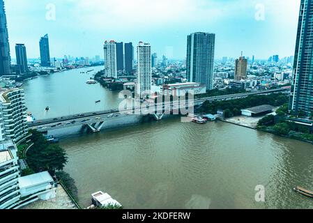 TAILANDIA 06-11-2022 Bangkok, la capital de Tailandia, es una extensa ciudad conocida por los santuarios ornamentados y la an - OL15276311 All 4 | Not Stock Photo