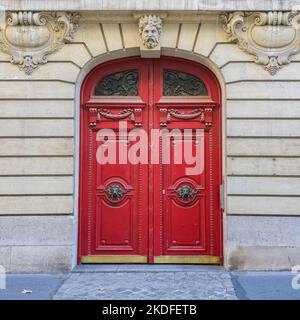 Paris, an ancient wooden door, beautiful facade in a luxury neighborhood, in the 8e arrondissement Stock Photo