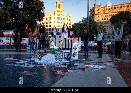 Barcelona, Spain. 05th Nov, 2022. Protesters seen gathering at Plaza de Catalunya during the demonstration. Iranian community in Barcelona gathered in Plaza de Catalunya to demonstrate against the repression and brutality of the Islamic regime and the murder of people. Credit: SOPA Images Limited/Alamy Live News Stock Photo