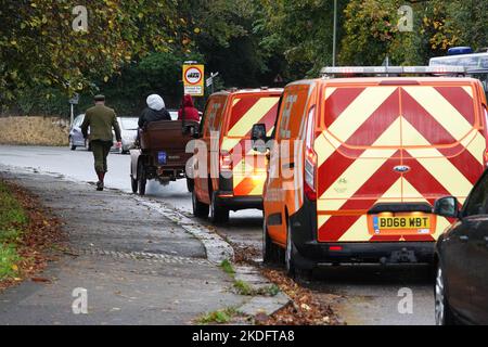 Redhill, Surrey, UK - 6th November 2022. The annual RM Sotheby's London to Brighton Veteran Car Run is a rainy but fun affair in 2022. Credit: Andrew Stehrenberger / Alamy Live News Stock Photo
