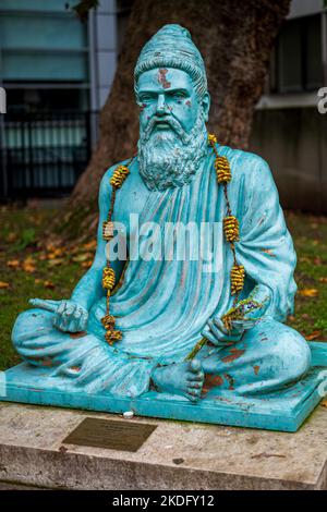 Thiruvalluvar Statue SOAS University of London. Statue of ancient Tamil poet and philosopher Thiruvalluvar  outside the SOAS London. Unveiled in 1996. Stock Photo