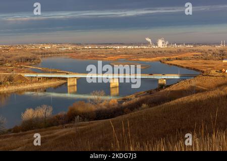 Interstate highway 94 Grant Marsh Bridge over the Missouri River between Bismarck and Mandan, ND.  The Marathon Oil Refinery is in the background. Stock Photo