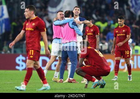 Players of Lazio celebrate at the end of the Italian championship Serie A football match between AS Roma and SS Lazio on November 6, 2022 at Stadio Olimpico in Rome, Italy - Photo: Federico Proietti/DPPI/LiveMedia Stock Photo