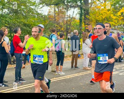 New York City, United States. 6th November, 2022. Runners in motion at the NYC Marathon in Manhattan. Credit: Ryan Rahman/Ģ����ý Live News Stock Photo