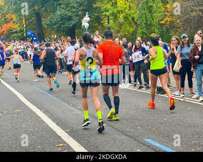 New York City, United States. 6th November, 2022. Runners in motion at the NYC Marathon in Manhattan. Credit: Ryan Rahman/Ģ����ý Live News Stock Photo