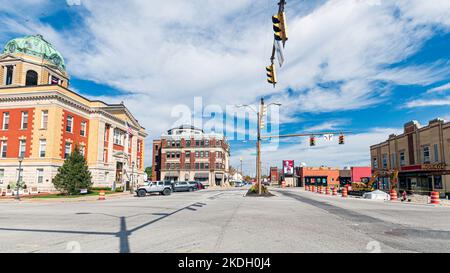 Woodsfield, Ohio, USA-Oct. 25, 2022: Townscape looking down Main Street of historic Woodsfield including the Monroe County Courthouse built in 1905, M Stock Photo