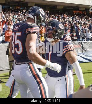 Chicago Bears' Justin Fields throws during the first half of an NFL  football game against the San Francisco 49ers Sunday, Sept. 11, 2022, in  Chicago. (AP Photo/Nam Y. Huh Stock Photo - Alamy