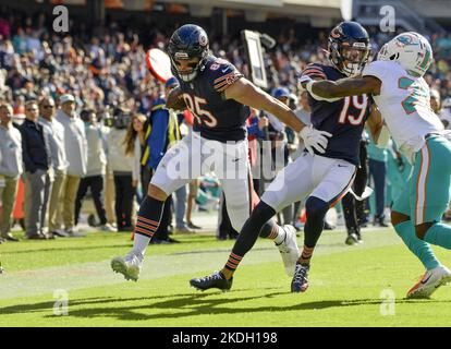 Chicago, United States. 06th Nov, 2022. Chicago Bears tight end Cole Kmet (85) scores a touchdown against the Miami Dolphins at Soldier Field in Chicago on Sunday, November 6, 2022. Photo by Mark Black/UPI Credit: UPI/Alamy Live News Stock Photo