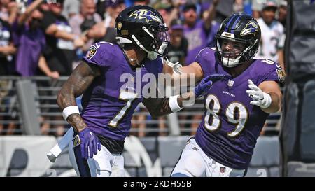 Baltimore Ravens wide receiver Mark Clayton (89) catches a pass during the  NFL football team's training camp, Tuesday, July 27, 2010, in Westminster,  Md. (AP Photo/Rob Carr Stock Photo - Alamy