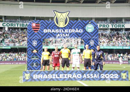 Curitiba, Parana, Brasil. 6th Nov, 2022. Brazilian Soccer Championship: Coritiba vs Flamengo. November 6, 2022, Curitiba, Parana, Brazil: Soccer match between Coritiba and Flamengo valid for the 36th round of Brazilian Soccer Championship, held at Couto Pereira stadium, in Curitiba, Parana, on Sunday (6). Coritiba team won by the score of 1-0, with a penalty goal scored by Alef Manga. As a result, the team remains among the elite of Brazilian Soccer. Credit: Edson de Souza/Thenews2 (Credit Image: © Edson De Souza/TheNEWS2 via ZUMA Press Wire) Stock Photo