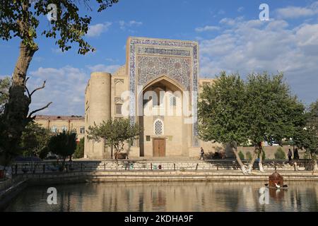 Lyabi Hauz and Nodir Devonbegi Khanagha, Historic Centre, Bukhara, Bukhara Province, Uzbekistan, Central Asia Stock Photo