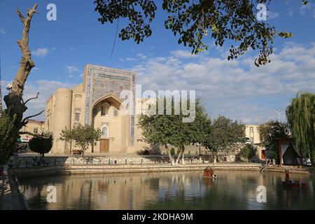 Lyabi Hauz and Nodir Devonbegi Khanagha, Historic Centre, Bukhara, Bukhara Province, Uzbekistan, Central Asia Stock Photo