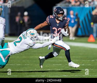 Chicago, Illinois, USA. 11th Nov, 2018. - Bears #52 Khalil Mack sacks Lions  Quarterback #9 Matthew Stafford during the NFL Game between the Detroit  Lions and Chicago Bears at Soldier Field in