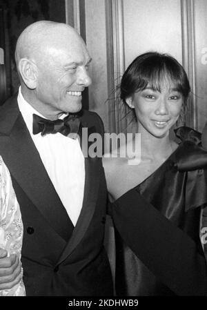 Yul Brynner and Kathy Lee at the after party for Yul Brynner's 4,000th ...