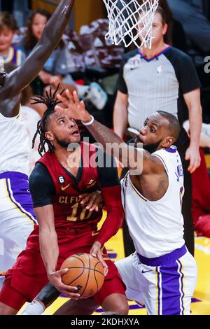 Los Angeles, California, USA. 6th Nov, 2022. Cleveland Cavaliers guard DARIUS GARLAND (10) goes to the basket defended by Los Angeles Lakers forward LEBRON JAMES (6) during an NBA basketball game. (Credit Image: © Ringo Chiu/ZUMA Press Wire) Credit: ZUMA Press, Inc./Alamy Live News Stock Photo