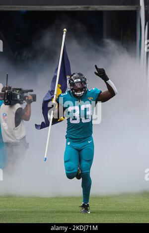 Jacksonville Jaguars inside linebacker Devin Lloyd (33) performs a drills  during an NFL football practice, Saturday, July 30, 2022, in Jacksonville,  Fla. (AP Photo/John Raoux Stock Photo - Alamy