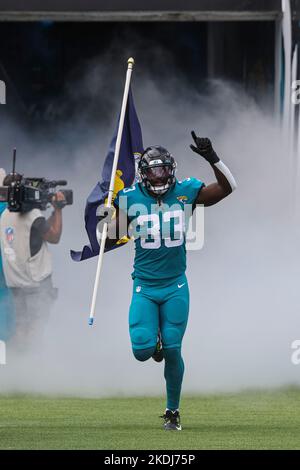 Jacksonville Jaguars linebacker Devin Lloyd (33) against the Las Vegas ...