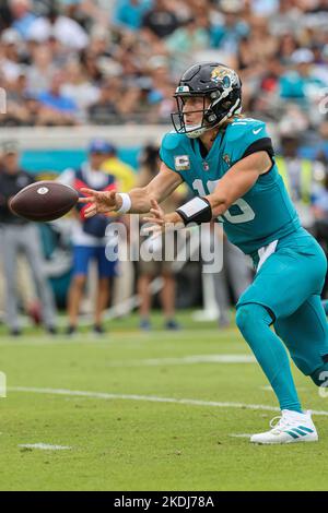 Saturday, November 6, 2022; Jacksonville, FL USA;  Jacksonville Jaguars quarterback Trevor Lawrence (16) pitches the ball back to running back Travis Stock Photo