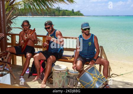 A band of Cook Islands men playing ukuleles and drums at Muri Beach, Rarotonga Stock Photo