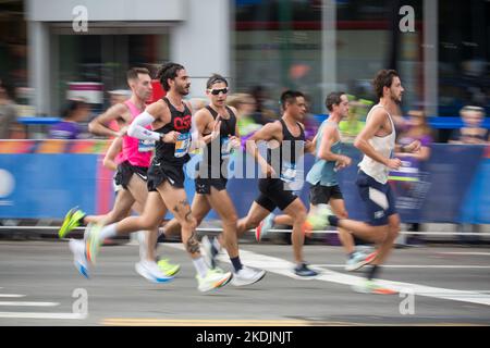 New York, USA. 6th Nov, 2022. Runners compete during the 2022 TCS New York City Marathon in New York, the United States, on Nov. 6, 2022. Credit: Michael Nagle/Xinhua/Alamy Live News Stock Photo