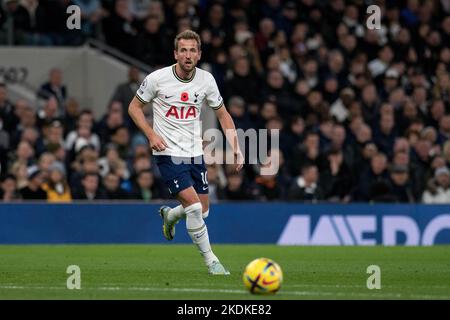 London, UK. 06th Nov, 2022. Harry Kane of Tottenham Hotspur in action . Premier League match, Tottenham Hotspur v Liverpool at the Tottenham Hotspur Stadium in London on Sunday 6th November 2022. this image may only be used for Editorial purposes. Editorial use only, license required for commercial use. No use in betting, games or a single club/league/player publications. pic by Sandra Mailer/Andrew Orchard sports photography/Alamy Live news Credit: Andrew Orchard sports photography/Alamy Live News Stock Photo