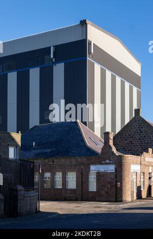 3 November 2022. Peterhead, Aberdeenshire, Scotland. This is a vie w of old and new architecture in Farmers Lane, Peterhead. Stock Photo