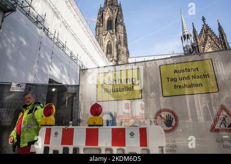 the Dom-Hotel at the cathedral is being completely renovated, construction site, construction fence, cathedral, Cologne, Germany. 28. October 2022. da Stock Photo