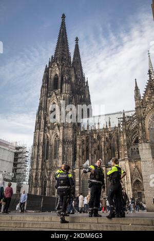 police men and women in front of the cathedral, Cologne, Germany. Polizisten und Polizistinnen vor dem Dom, Koeln, Deutschland. Stock Photo