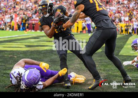 November 6th 2022: Washington Commanders offensive tackle Cornelius Lucas  (78) blocks during the NFL game between the Minnesota Vikings and the  Washington Commanders in Landover, MD. Reggie Hildred/CSM/Sipa USA(Credit  Image: © Reggie