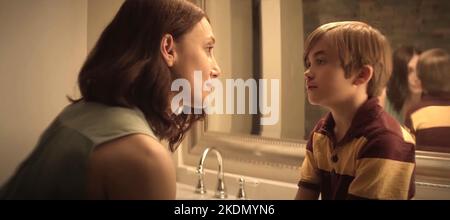 A SAVANNAH HAUNTING, from left: Gena Shaw, Dean J. West, 2022