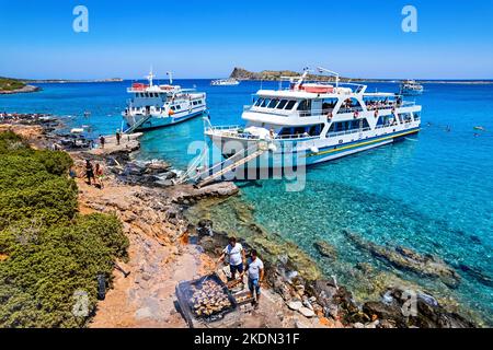 BBQ stop at Kolokytha cape (Elounda) during a "cruise" from Agios Nikolaos to Spinalonga island and fortress. Lassithi, Crete, Greece. Stock Photo