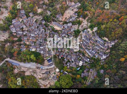 HUANGSHAN, CHINA - NOVEMBER 6, 2022 - An aerial photo shows the scenery of Yangchan Village in Huangshan city, Anhui province, China, Nov 6, 2022. Yan Stock Photo